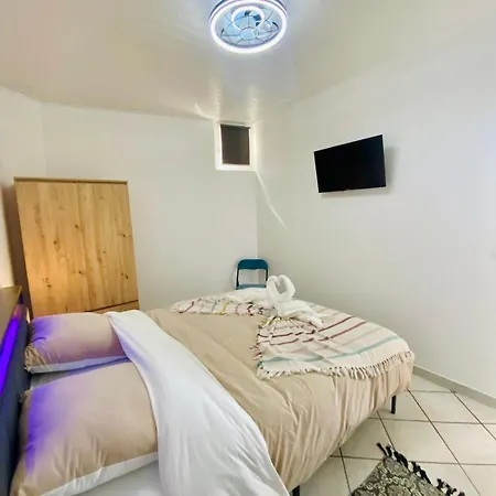 Prázdninový dům Salve Maria, Proche Et Centre Ville, Climatise ,menage Et Draps Compris